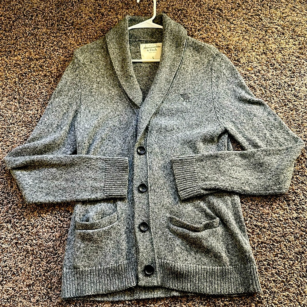 Abercrombie & Fitch light grey cardigan. Size S.